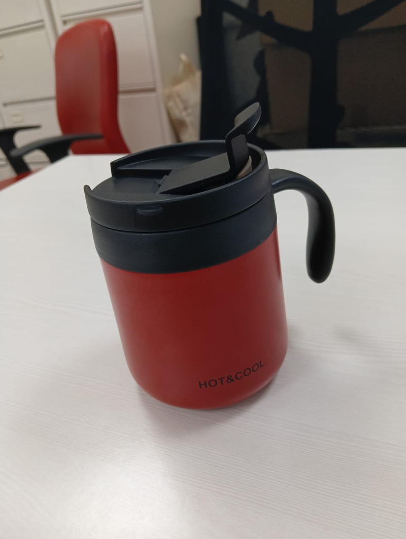 ThermoMug™ 生産性を奪う、その一瞬の「ぬるい」に終止符を。